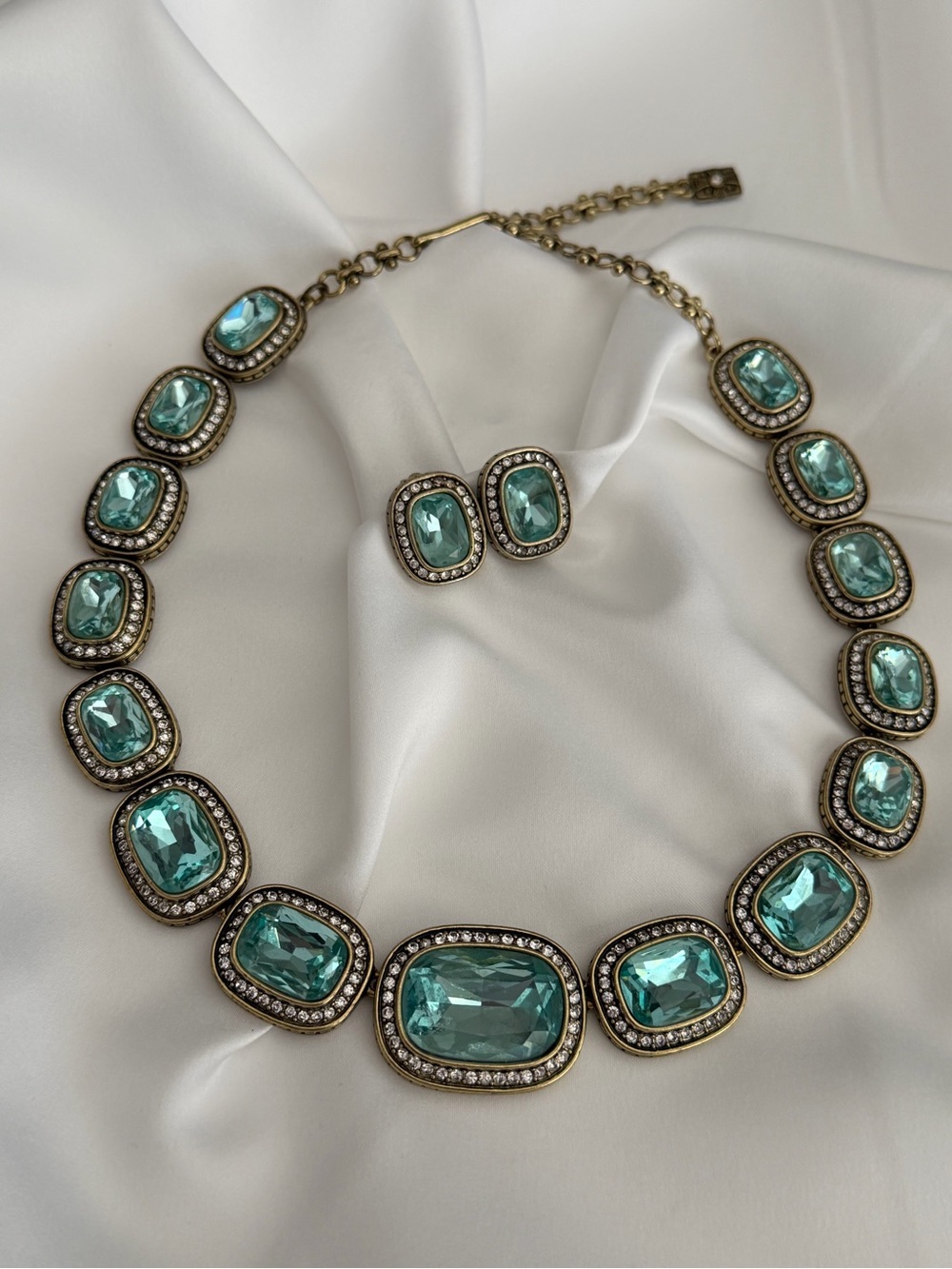 Heidi Daus Exquisite Elegance Swarovski Crystal Necklace Earrings Set -retired